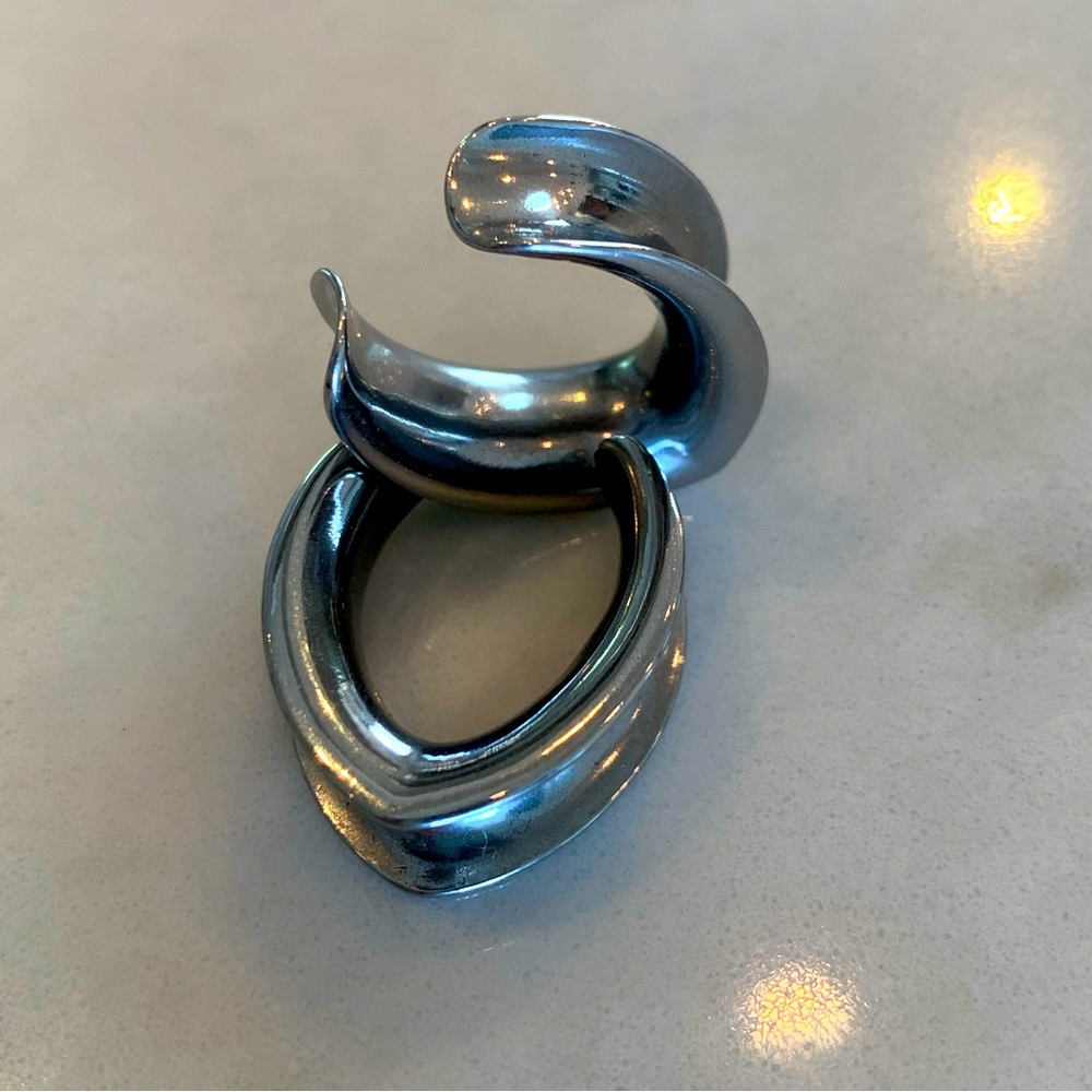 Surgical stainless steel ear saddles - Picture 1 of 4